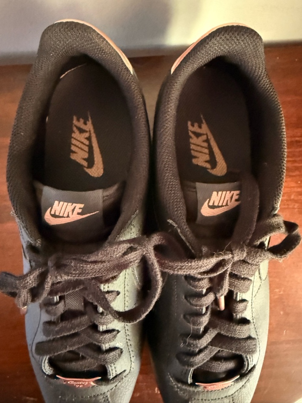 Nike women’s classic Cortez leather. Black with rose gold accents. size 8.5 - Picture 11 of 14